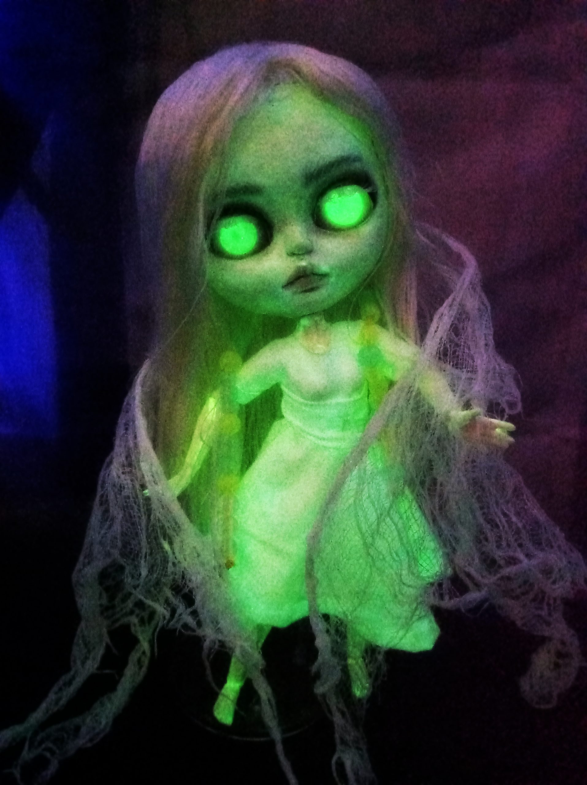 Ghost Blythe Glow in the dark doll